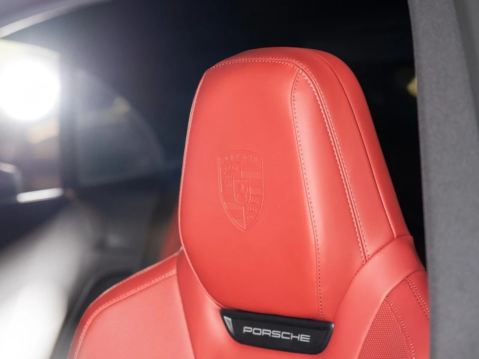 2026 Porsche Macan Electric - Image 17 of 31