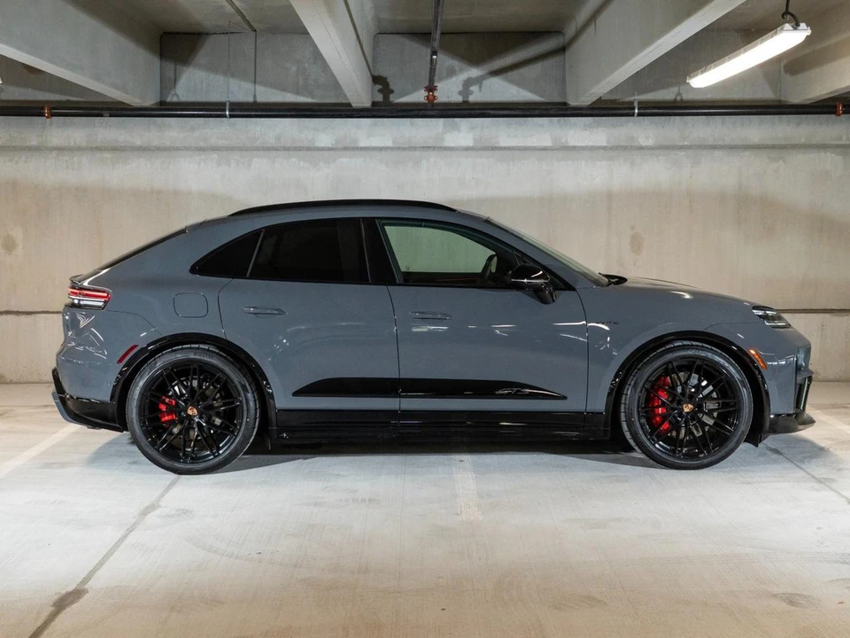 2026 Porsche Macan Electric - Image 8 of 31