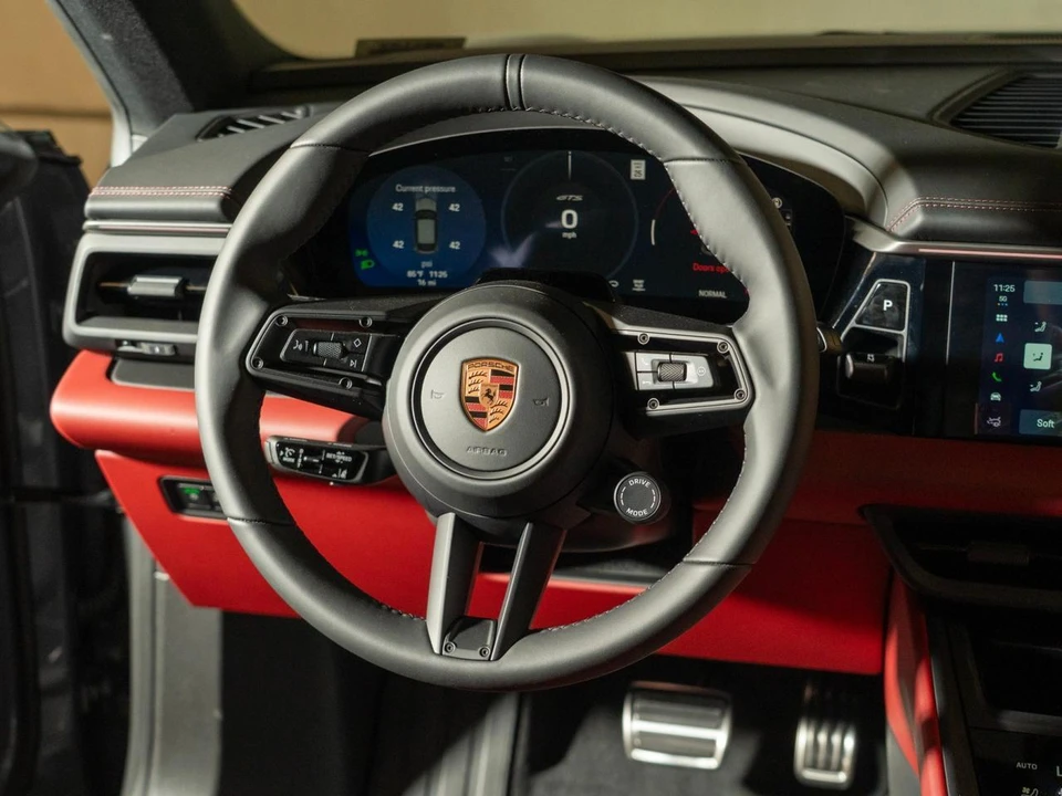 2026 Porsche Macan Electric - Image 29 of 31