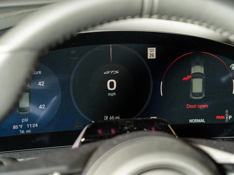 2026 Porsche Macan Electric - Image 19 of 31
