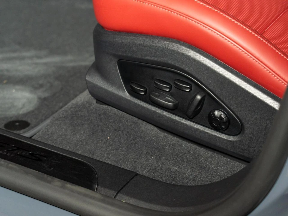 2026 Porsche Macan Electric - Image 15 of 31