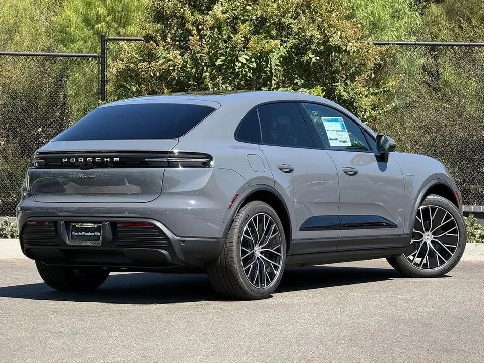 2026 Porsche Macan Electric - Image 6 of 19