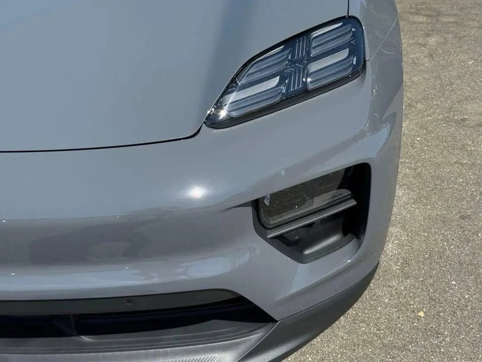 2026 Porsche Macan Electric - Image 10 of 19