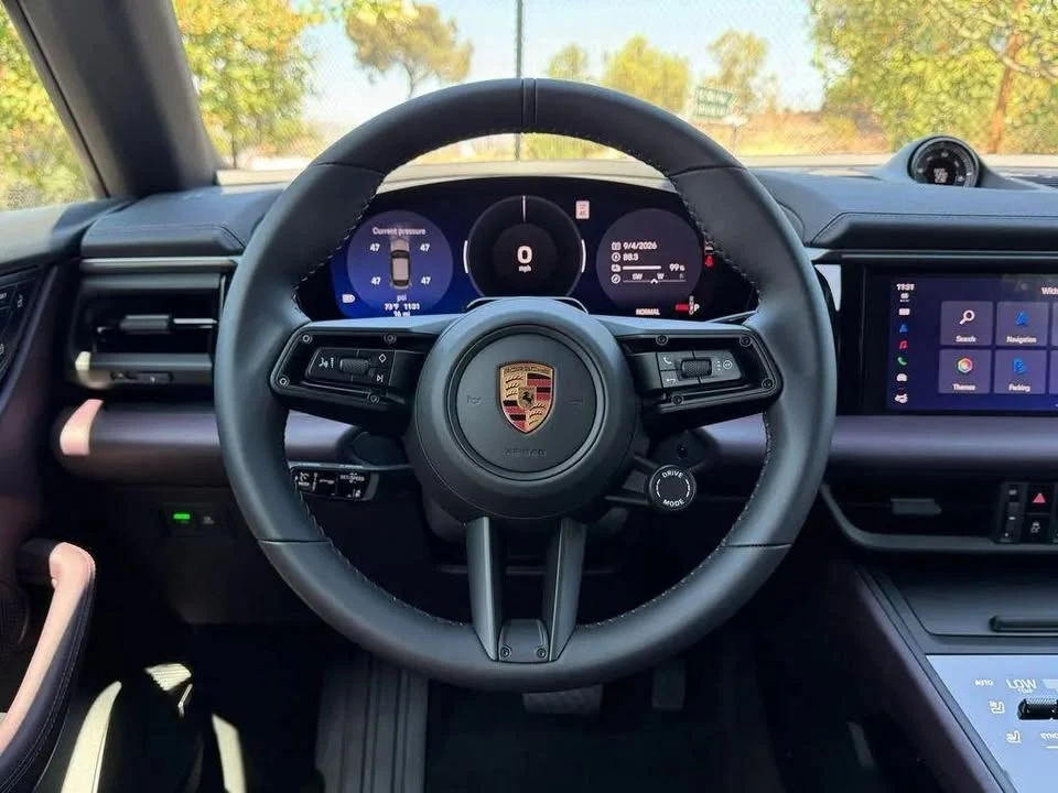 2026 Porsche Macan Electric - Image 15 of 19