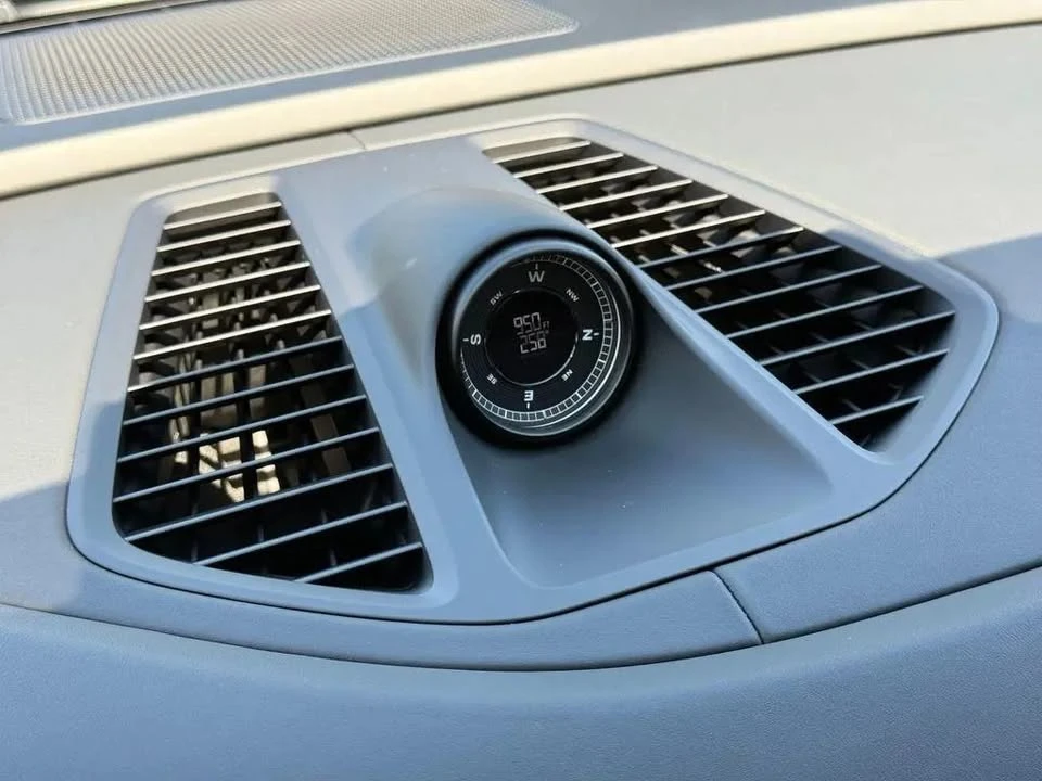 2026 Porsche Macan Electric - Image 18 of 19