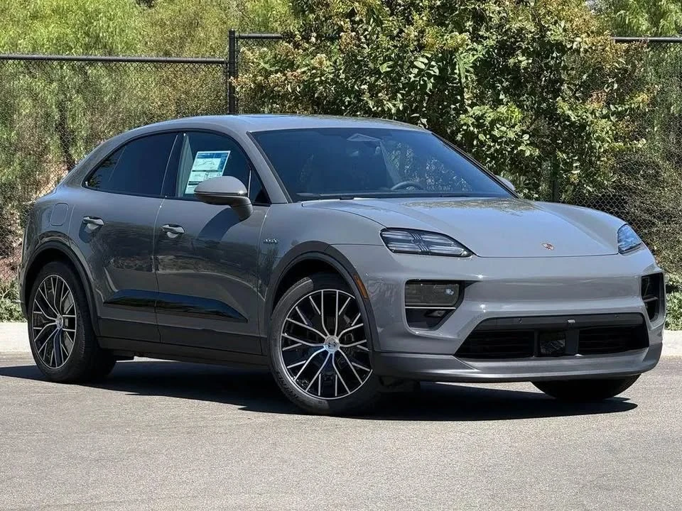 2026 Porsche Macan Electric - Image 8 of 19
