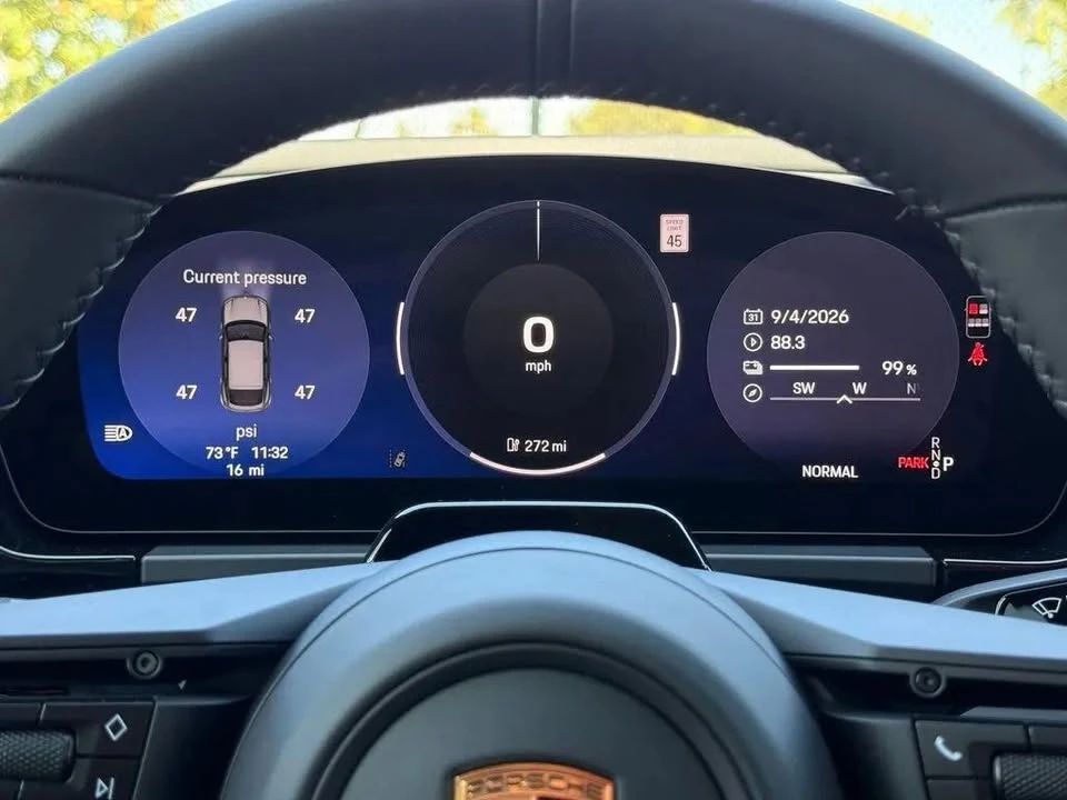 2026 Porsche Macan Electric - Image 16 of 19