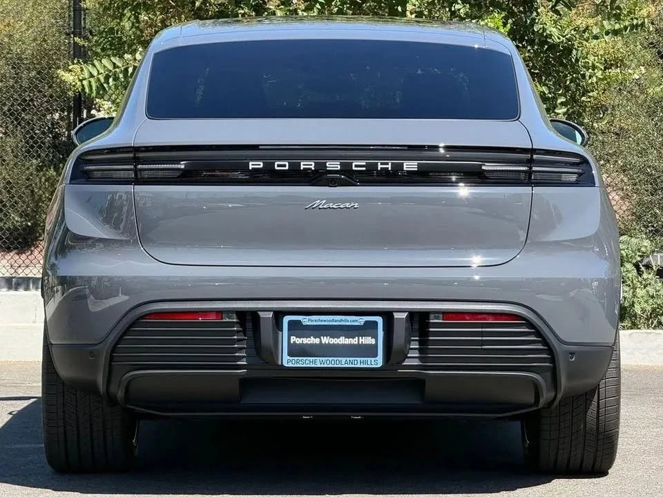 2026 Porsche Macan Electric - Image 5 of 19