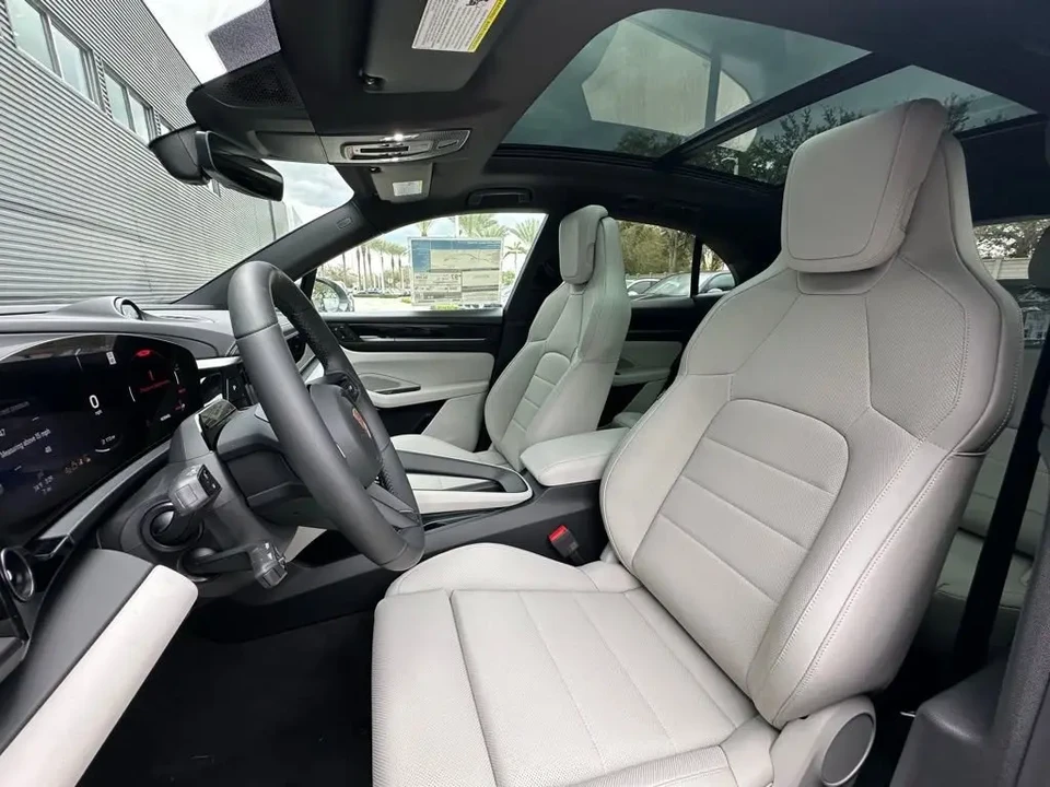 2026 Porsche Macan Electric - Image 5 of 7