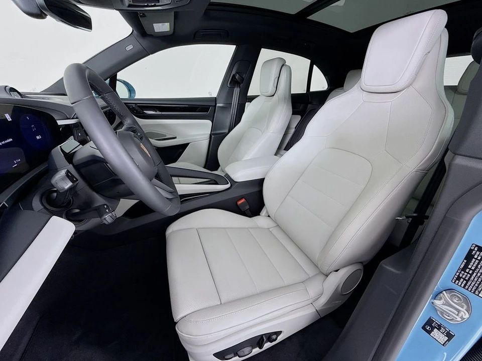 2026 Porsche Macan Electric - Image 5 of 31