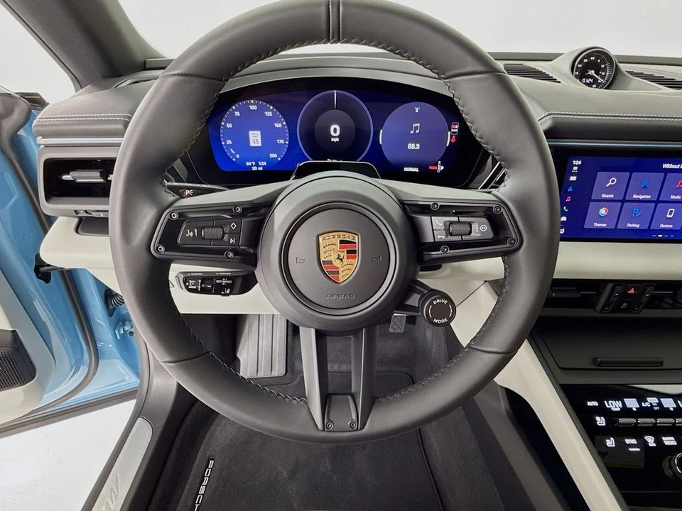 2026 Porsche Macan Electric - Image 15 of 31