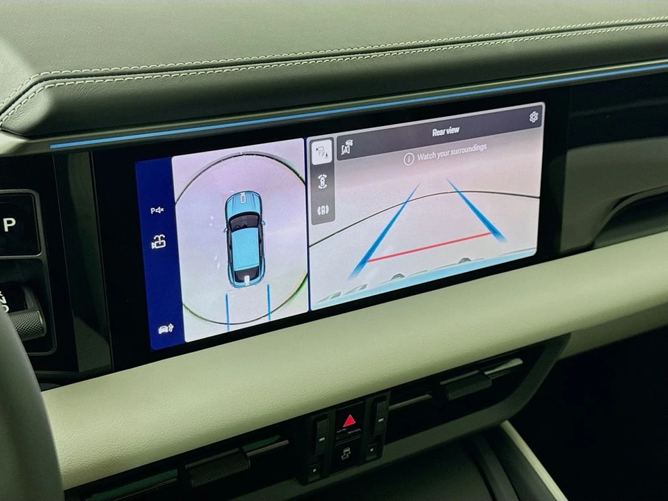 2026 Porsche Macan Electric - Image 20 of 31