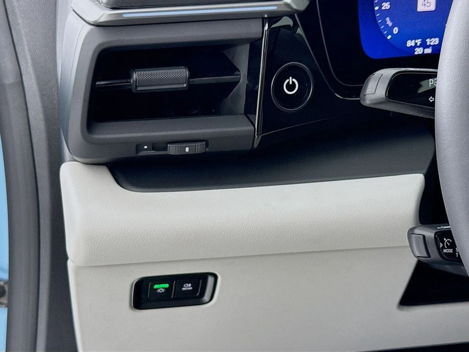 2026 Porsche Macan Electric - Image 14 of 31