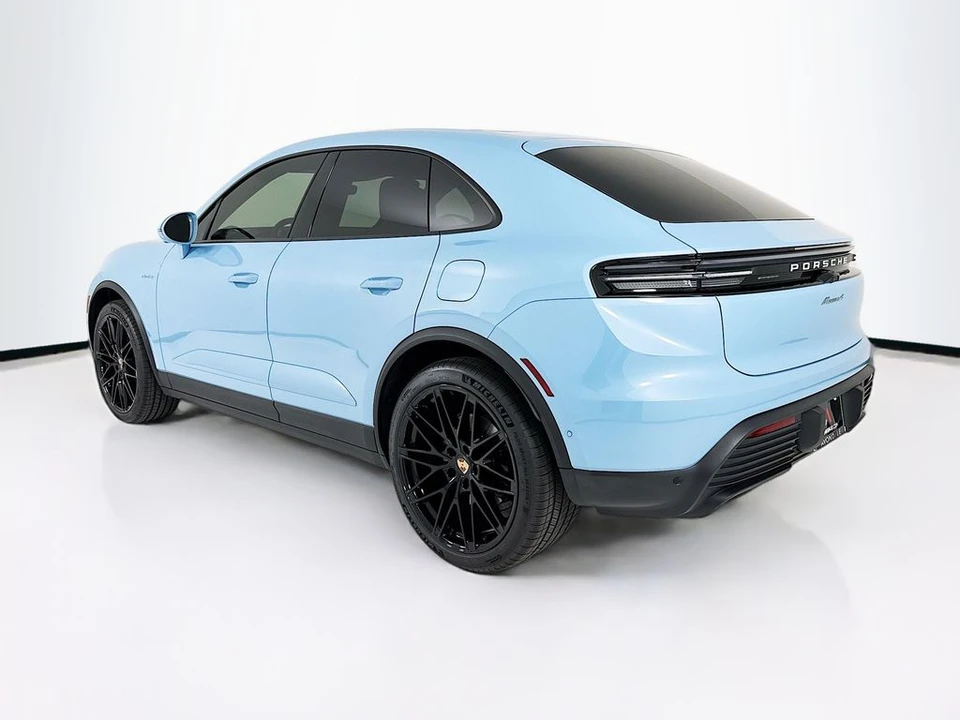 2026 Porsche Macan Electric - Image 3 of 31