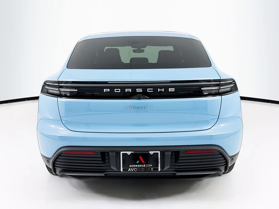 2026 Porsche Macan Electric - Image 10 of 31
