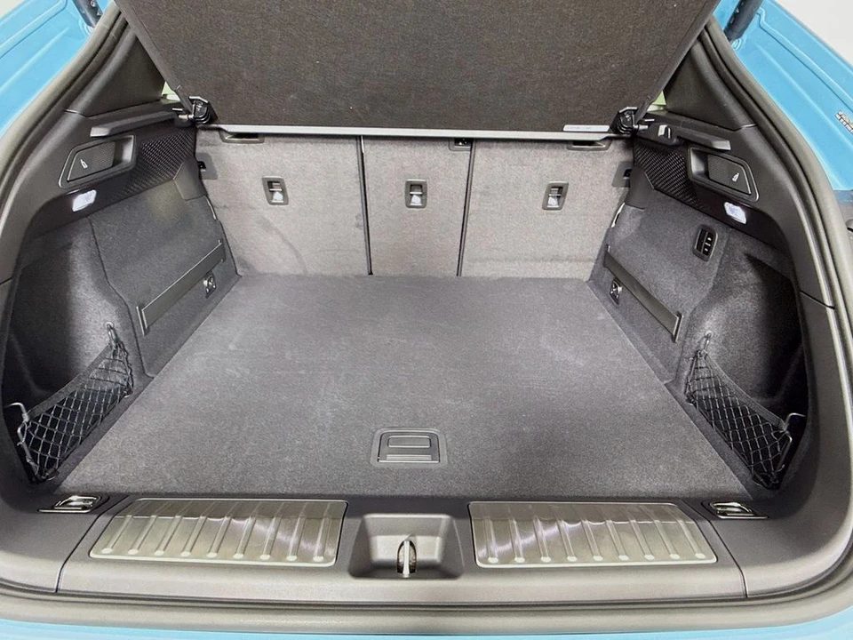 2026 Porsche Macan Electric - Image 29 of 31