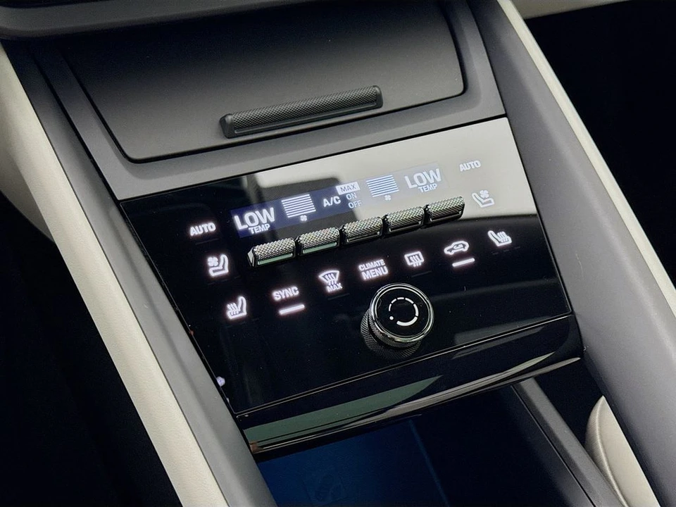 2026 Porsche Macan Electric - Image 22 of 31
