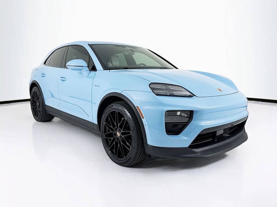 2026 Porsche Macan Electric - Image 7 of 31