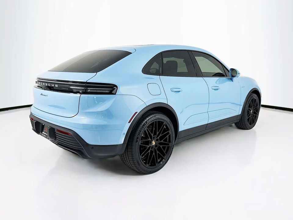 2026 Porsche Macan Electric - Image 9 of 31