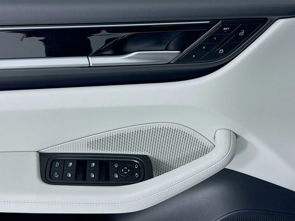 2026 Porsche Macan Electric - Image 11 of 31