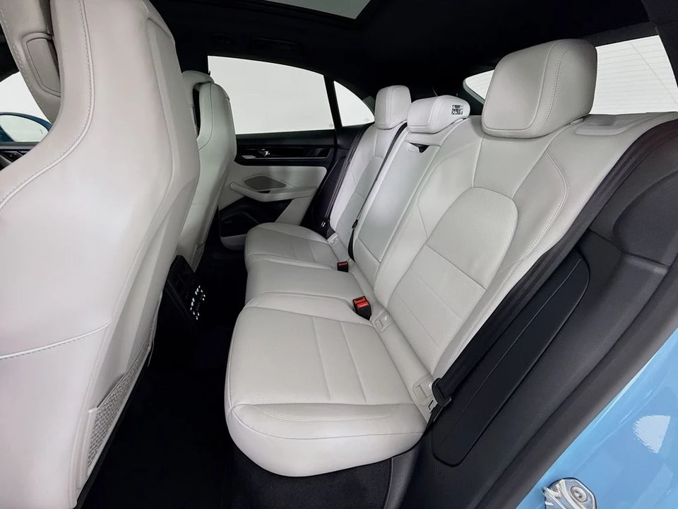 2026 Porsche Macan Electric - Image 24 of 31