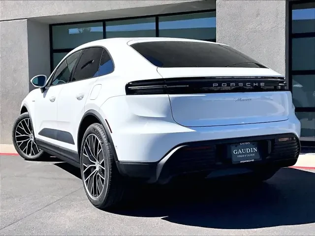 2026 Porsche Macan Electric - Image 22 of 31