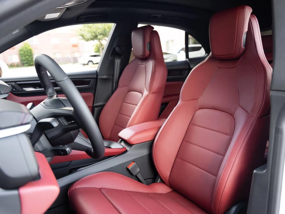 2026 Porsche Macan Electric - Image 5 of 5