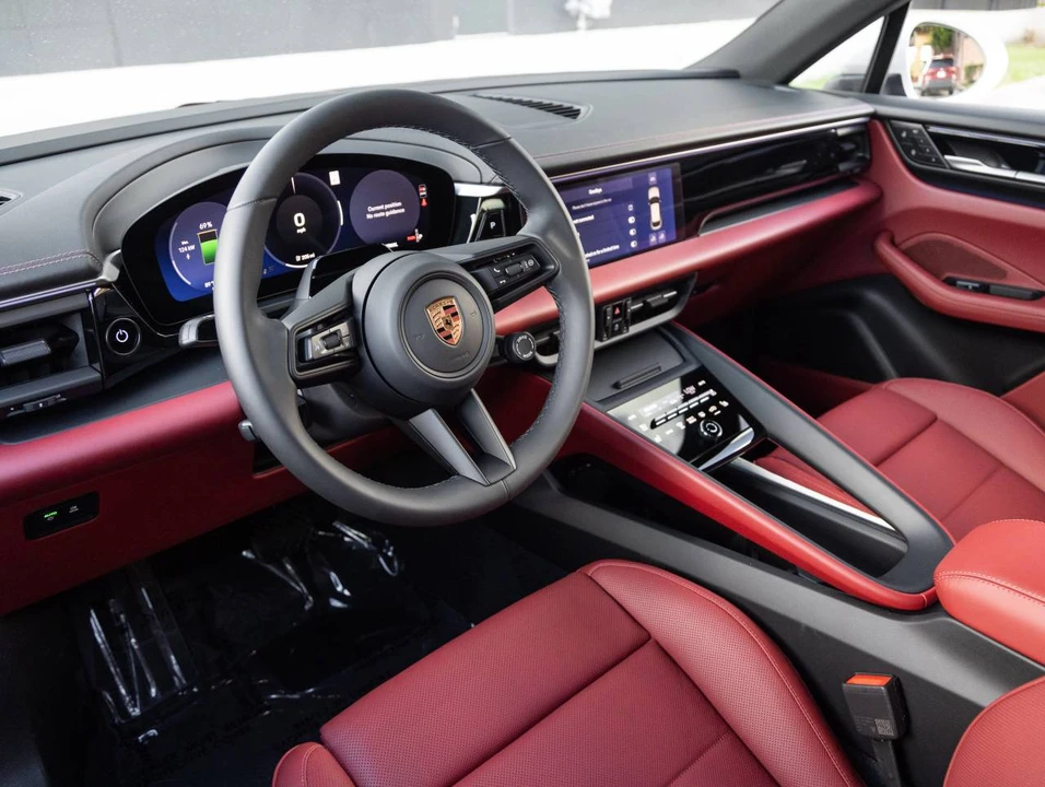 2026 Porsche Macan Electric - Image 4 of 5