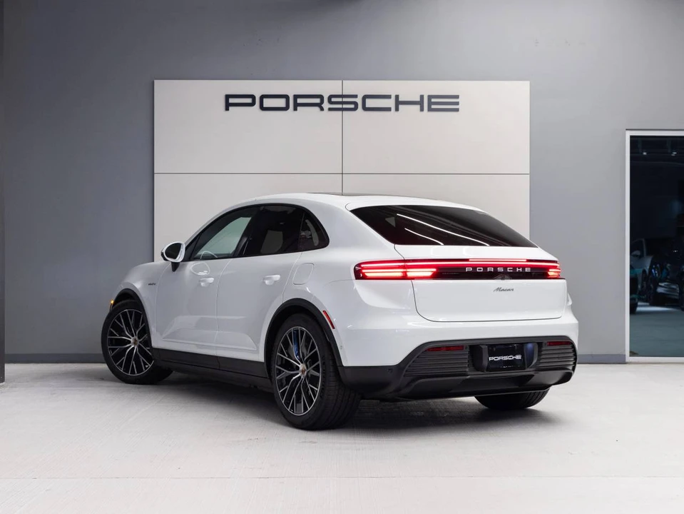 2026 Porsche Macan Electric - Image 3 of 5