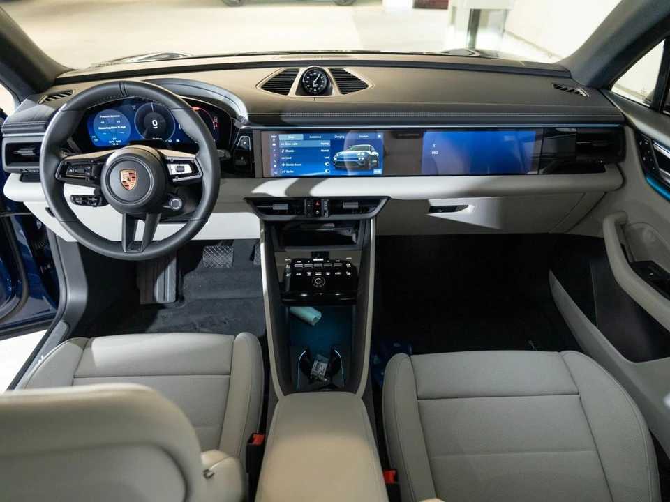 2026 Porsche Macan Electric - Image 25 of 29