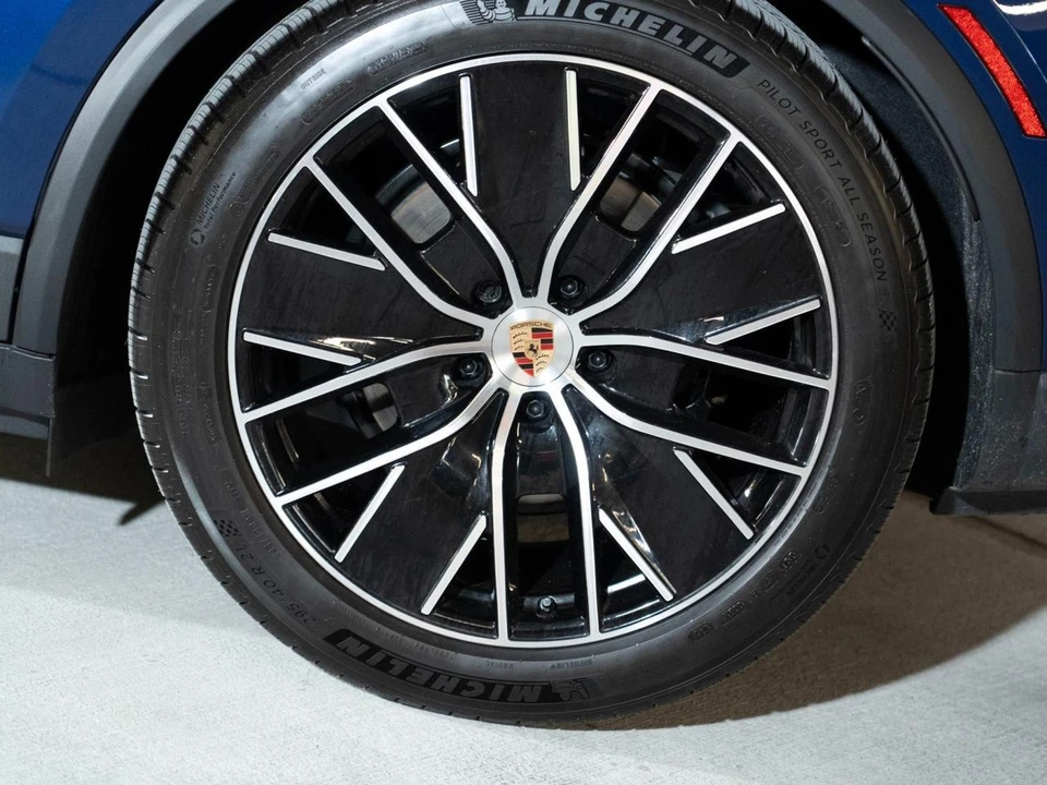 2026 Porsche Macan Electric - Image 11 of 29