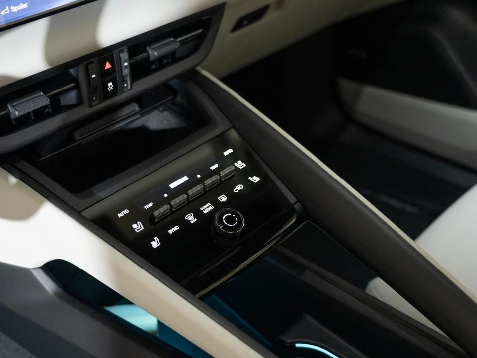 2026 Porsche Macan Electric - Image 21 of 29