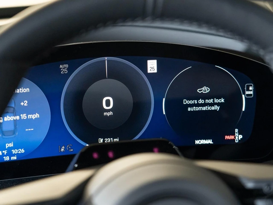 2026 Porsche Macan Electric - Image 18 of 29