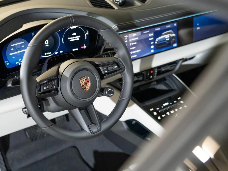 2026 Porsche Macan Electric - Image 15 of 29