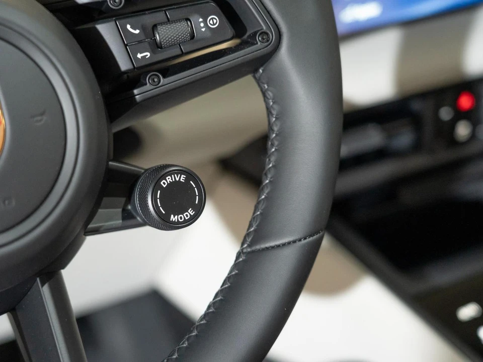 2026 Porsche Macan Electric - Image 22 of 29