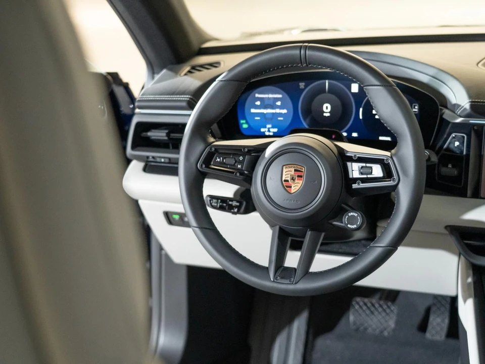 2026 Porsche Macan Electric - Image 27 of 29
