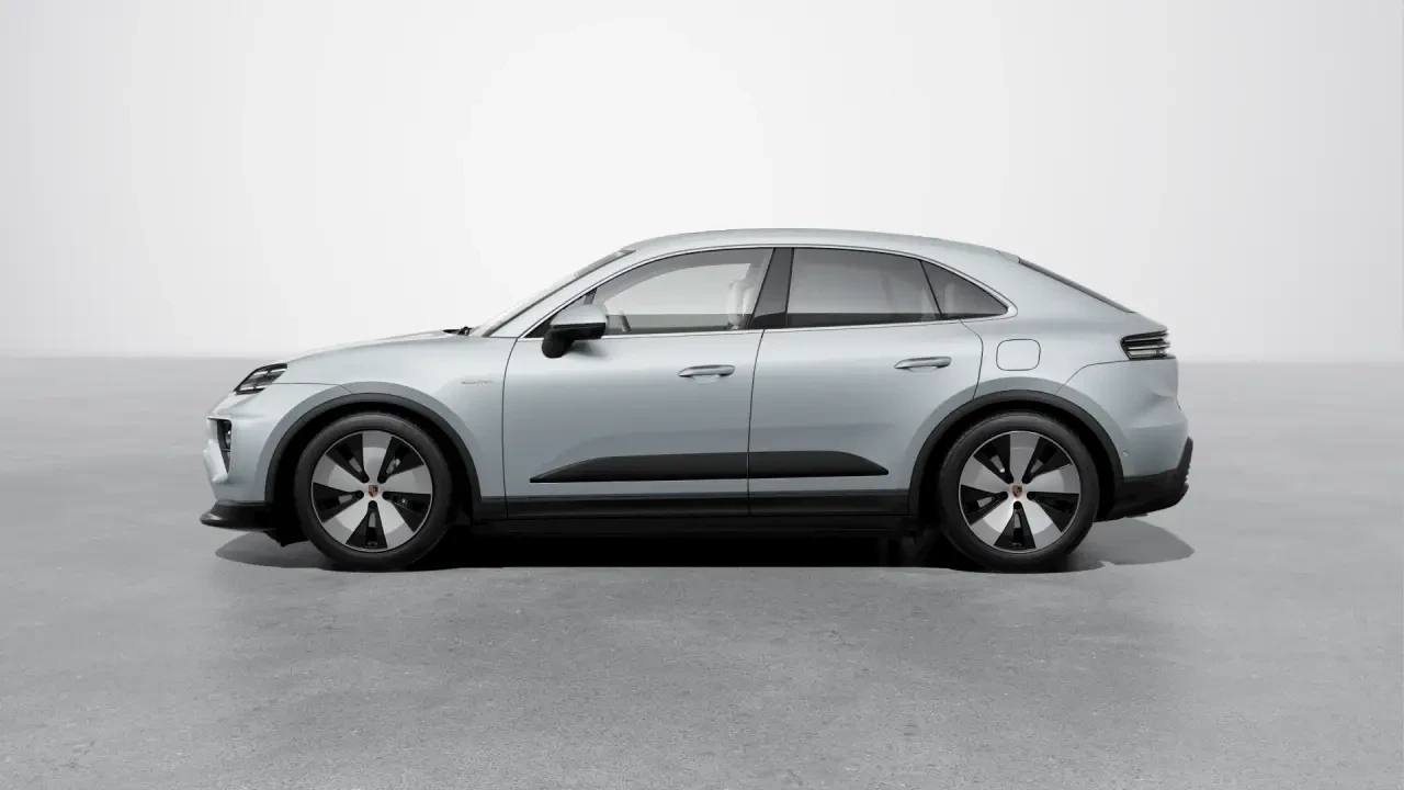 2026 Porsche Macan - Image 16 of 30