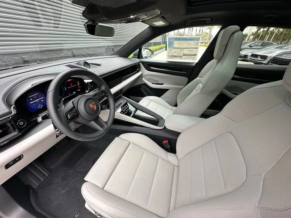 2026 Porsche Macan Electric - Image 4 of 4