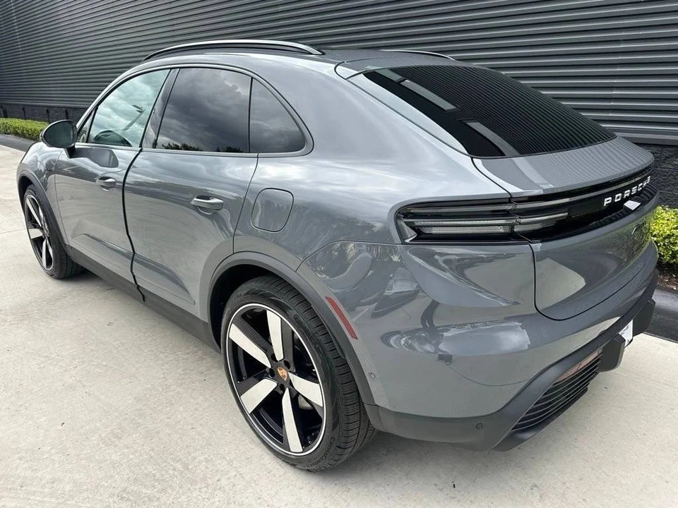 2026 Porsche Macan Electric - Image 3 of 4