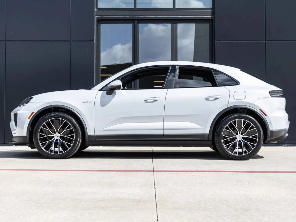 2026 Porsche Macan Electric - Image 2 of 4
