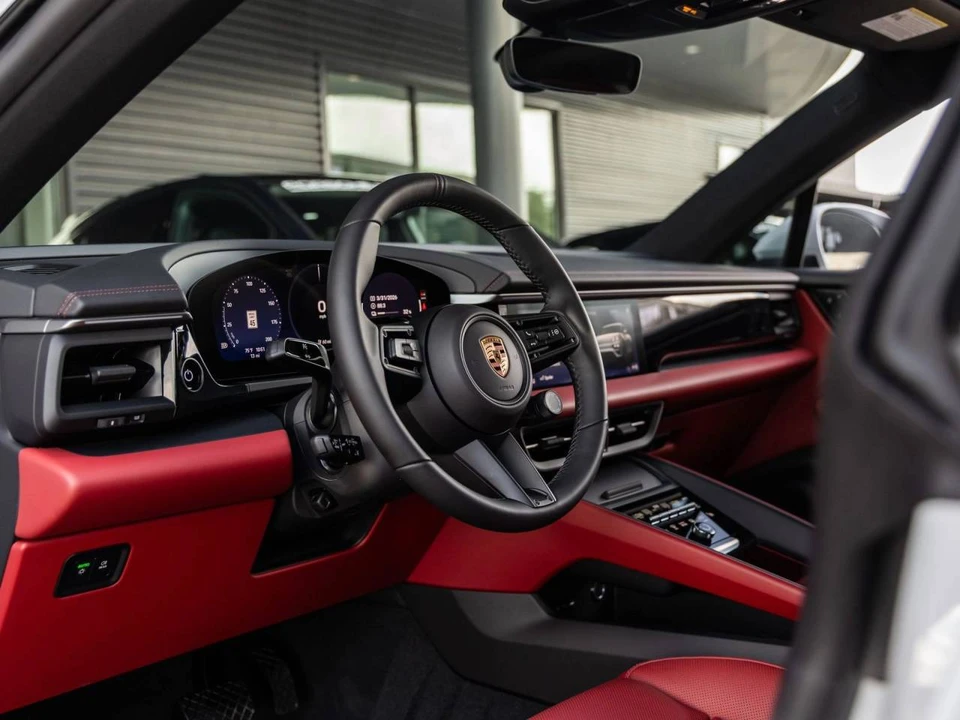 2026 Porsche Macan Electric - Image 4 of 4