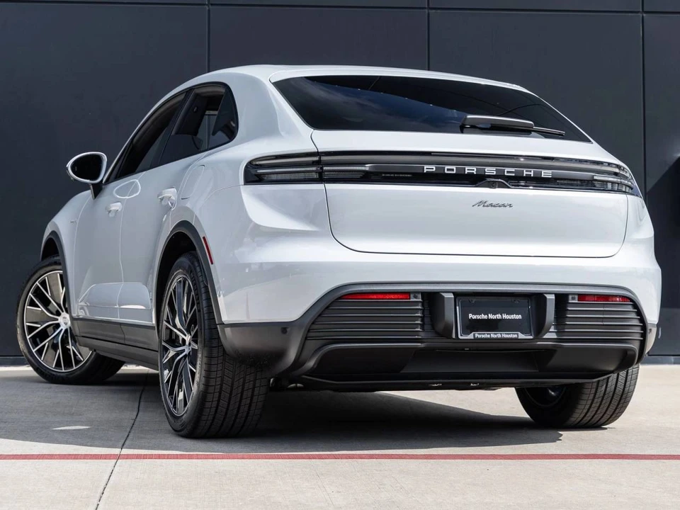 2026 Porsche Macan Electric - Image 3 of 4
