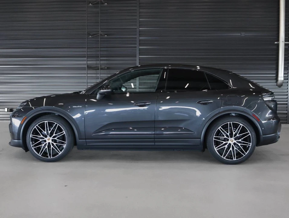 2026 Porsche Macan Electric - Image 2 of 5