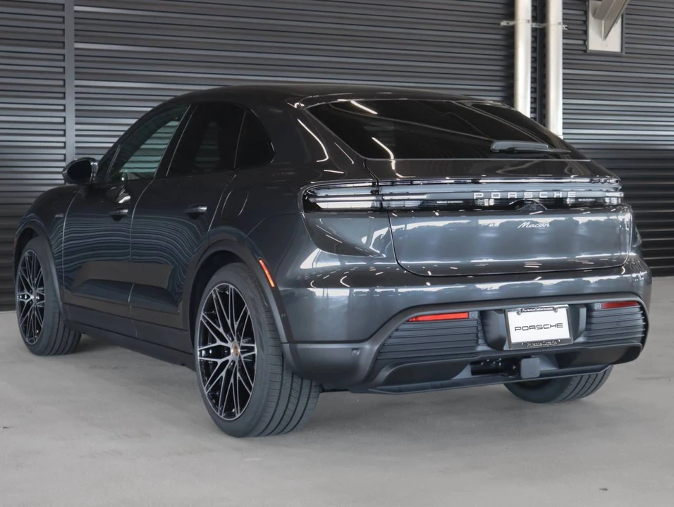 2026 Porsche Macan Electric - Image 3 of 5