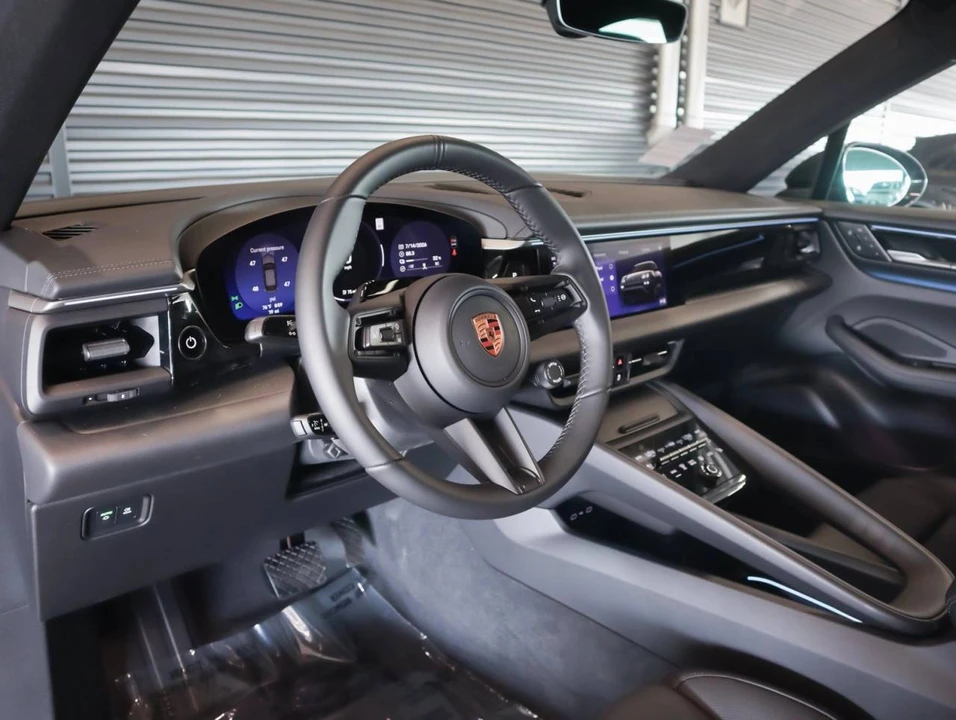 2026 Porsche Macan Electric - Image 4 of 5