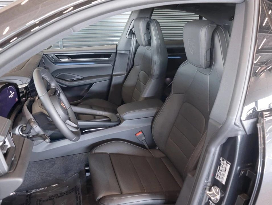 2026 Porsche Macan Electric - Image 5 of 5