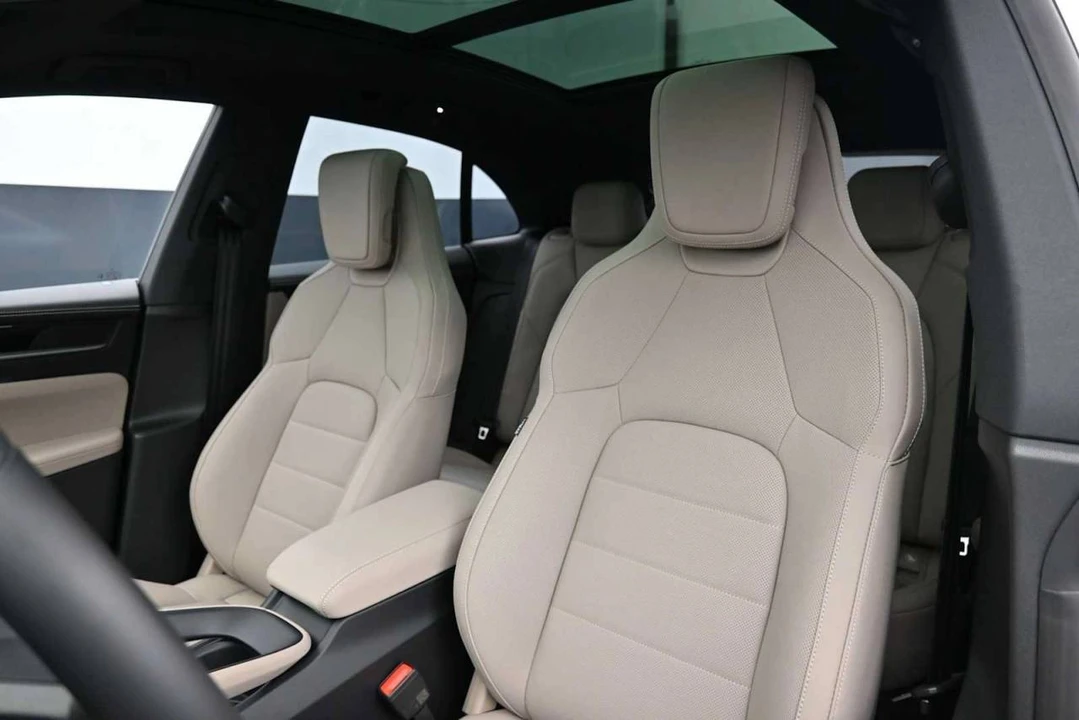 2026 Porsche Macan Electric - Image 5 of 5