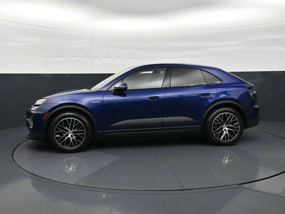 2026 Porsche Macan Electric - Image 2 of 5