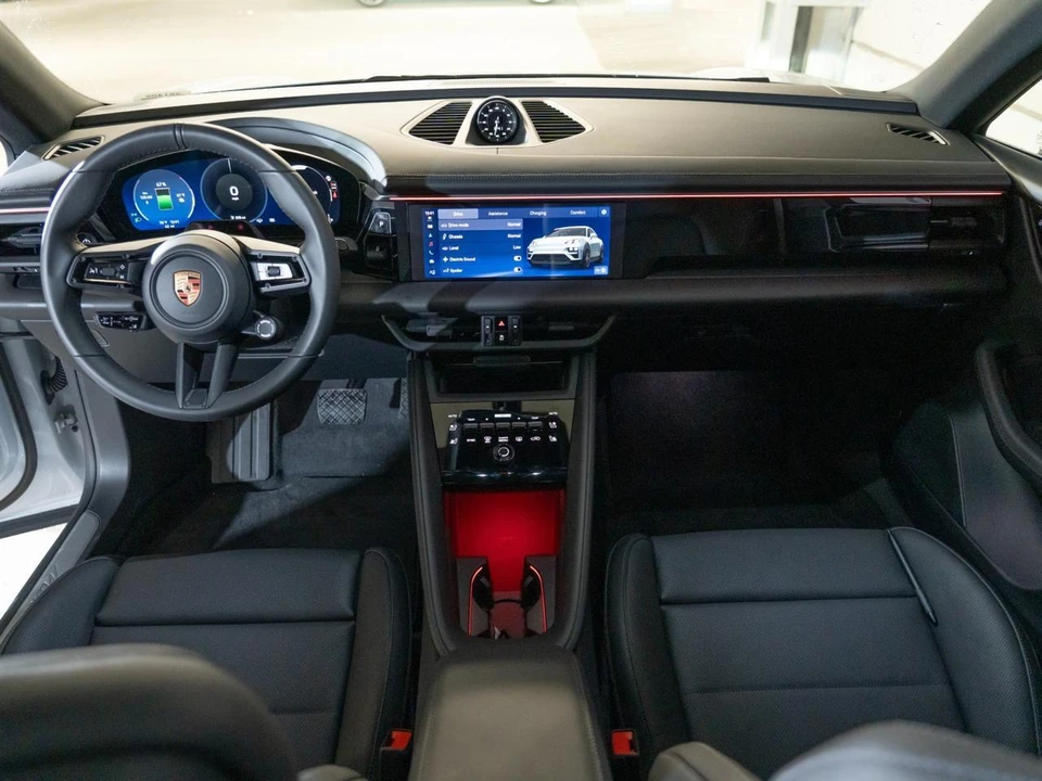 2026 Porsche Macan Electric - Image 24 of 27