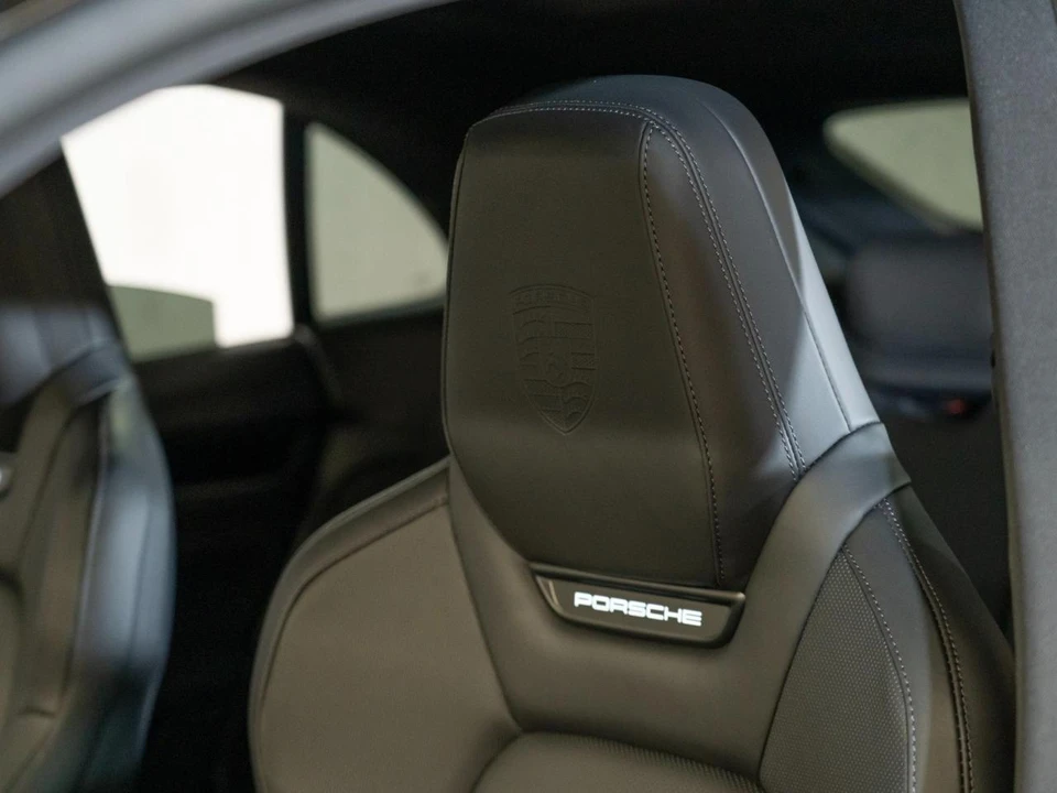 2026 Porsche Macan Electric - Image 14 of 27